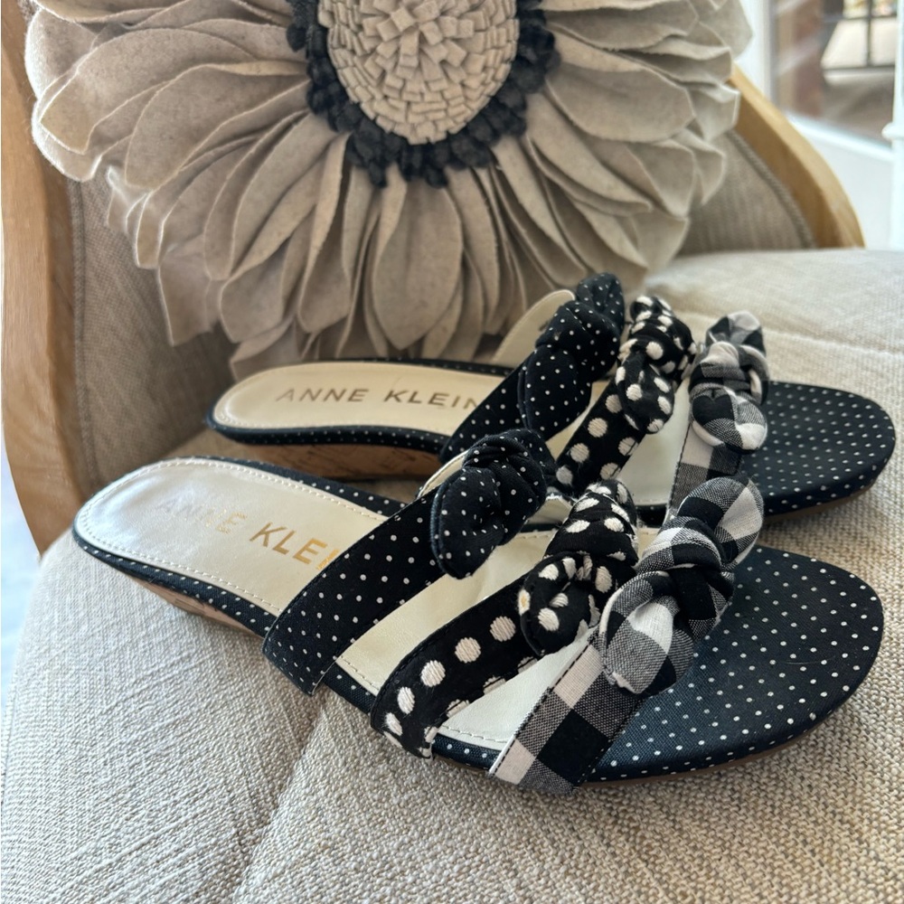 Low wedge always classic polka dot sandal!